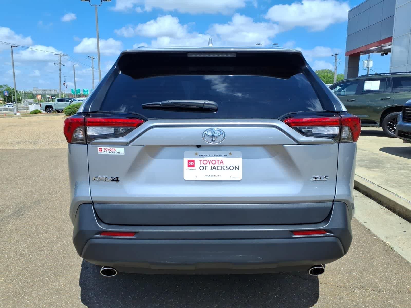 Thumbnail: 2023 Toyota RAV4 - 6