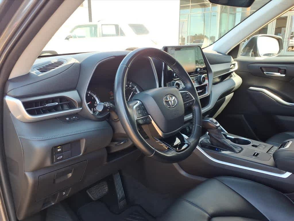 Thumbnail: 2021 Toyota Highlander - 11