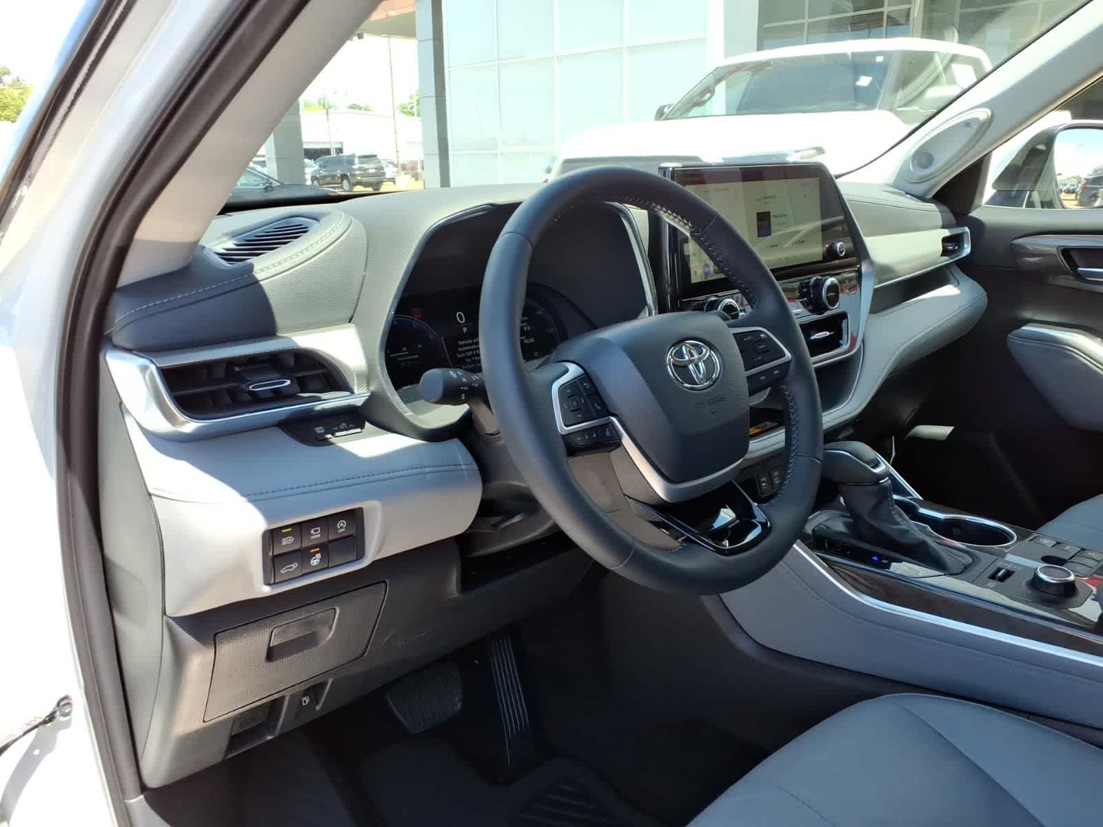 Thumbnail: 2026 Toyota Highlander - 11