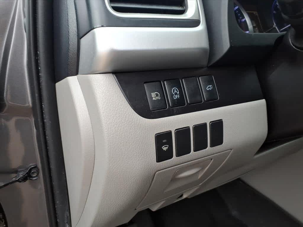 Thumbnail: 2019 Toyota Highlander - 14