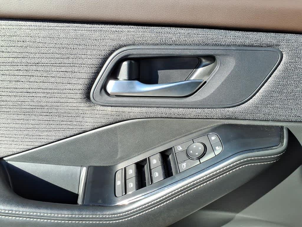 Thumbnail: 2023 Nissan Rogue - 12