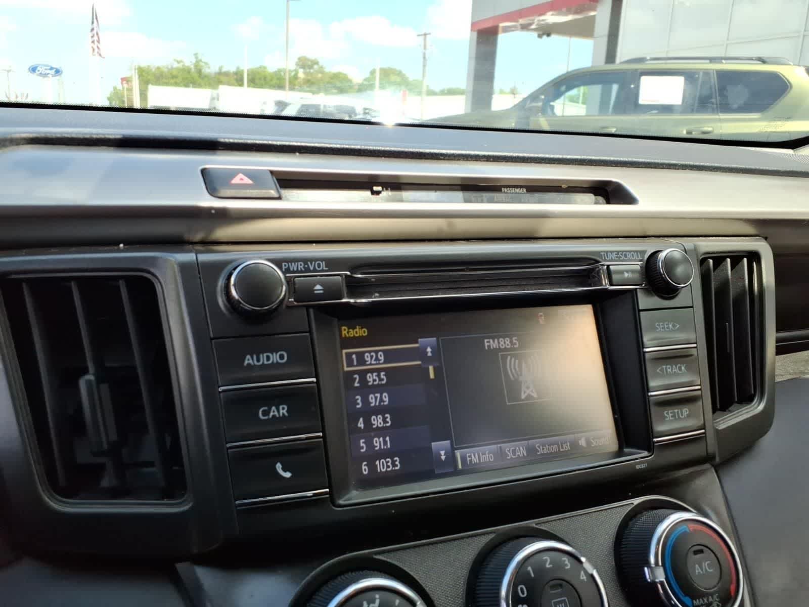 Thumbnail: 2015 Toyota RAV4 - 18