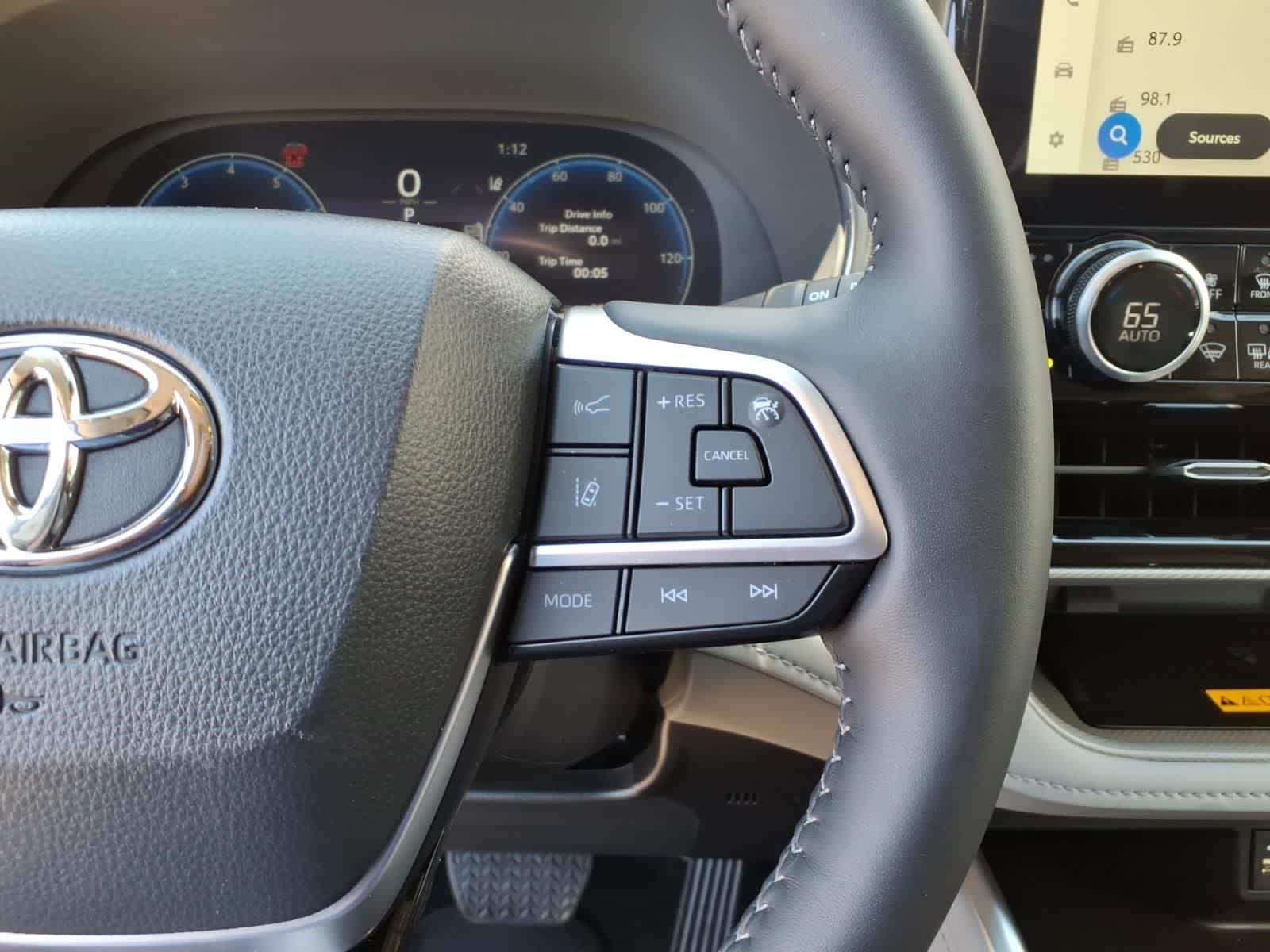 Thumbnail: 2026 Toyota Highlander - 16