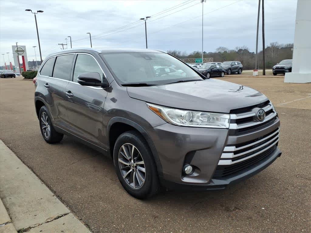 Thumbnail: 2019 Toyota Highlander - 3