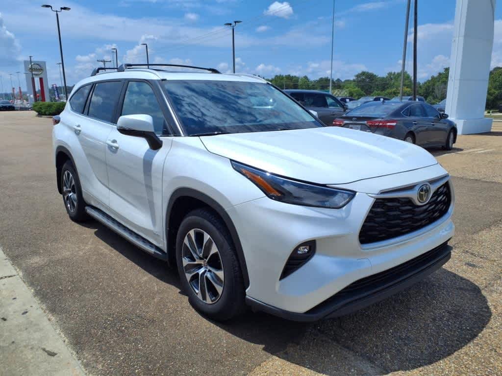 Thumbnail: 2025 Toyota Highlander - 3