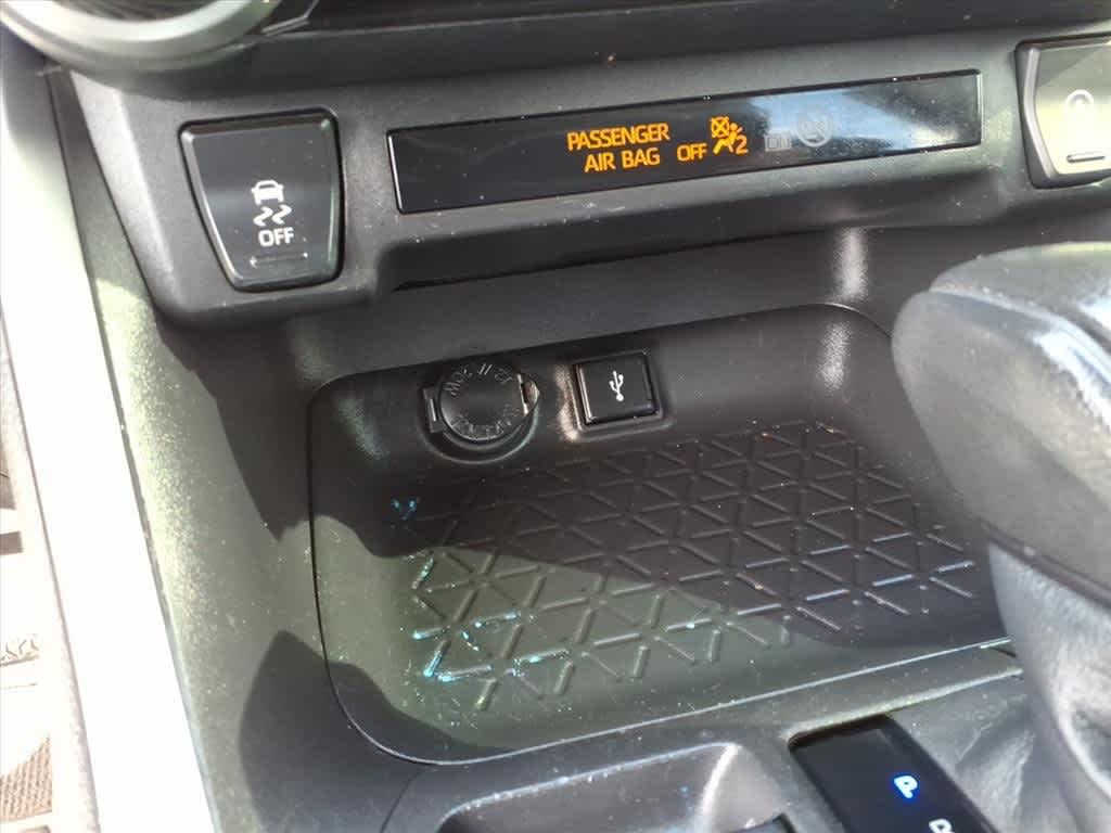 Thumbnail: 2022 Toyota RAV4 - 21