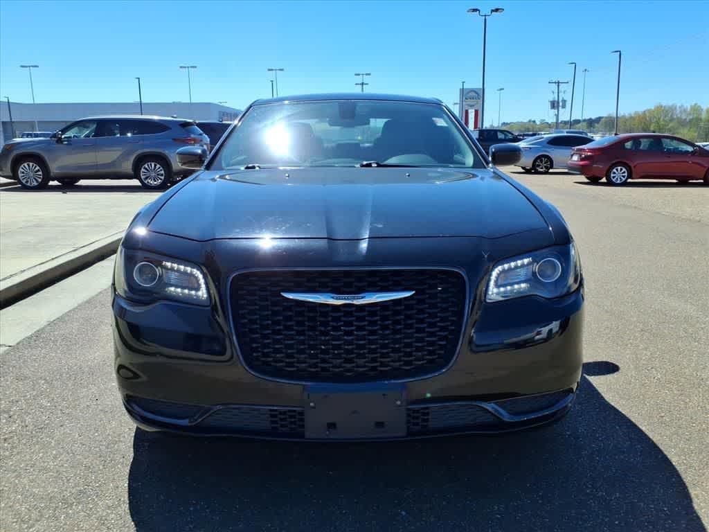 Thumbnail: 2019 Chrysler 300 - 2