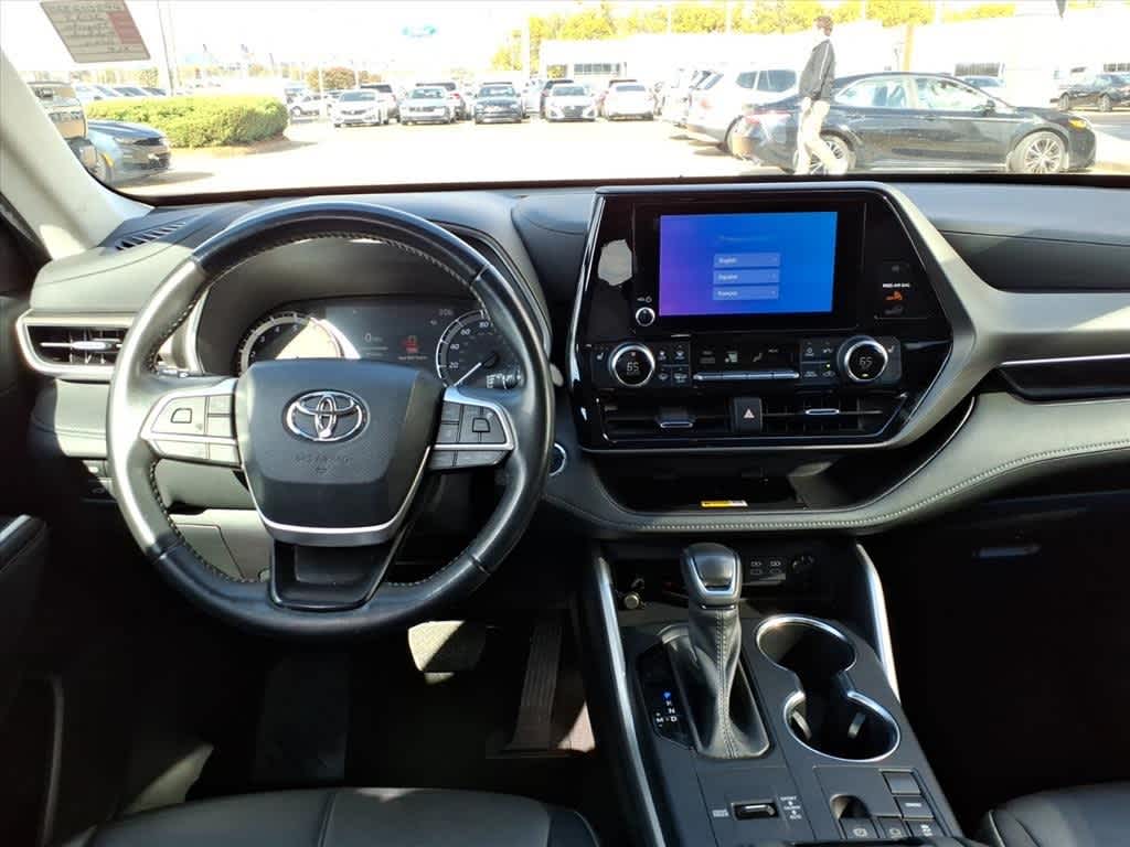 Thumbnail: 2023 Toyota Highlander - 10