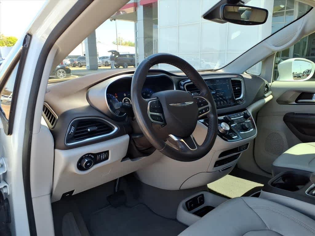 Thumbnail: 2019 Chrysler Pacifica - 11