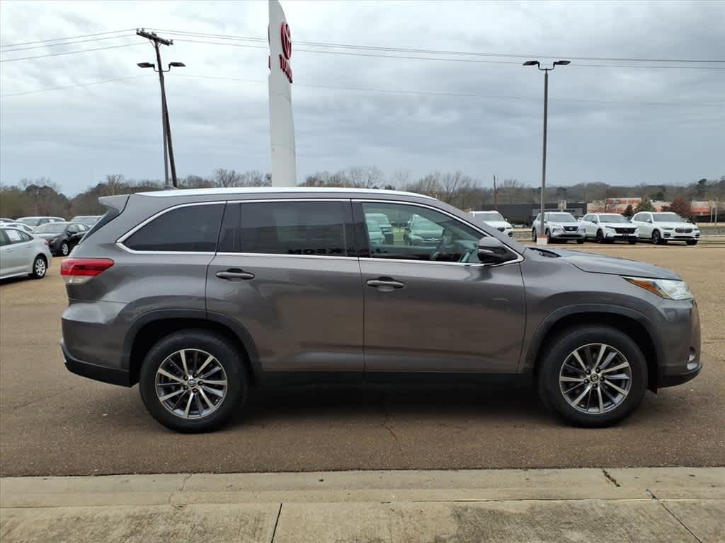 Thumbnail: 2019 Toyota Highlander - 4
