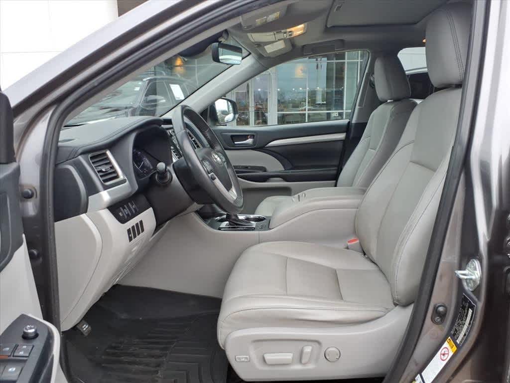 Thumbnail: 2019 Toyota Highlander - 25