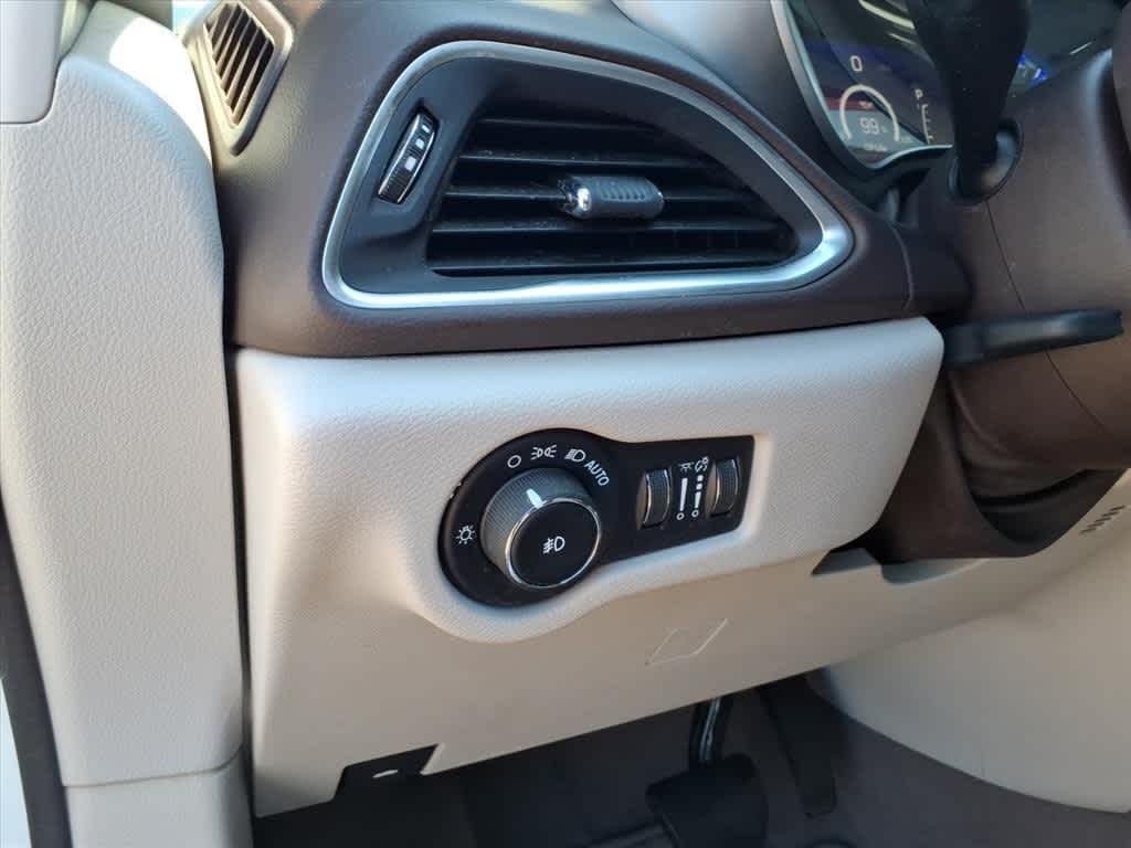 Thumbnail: 2019 Chrysler Pacifica - 14