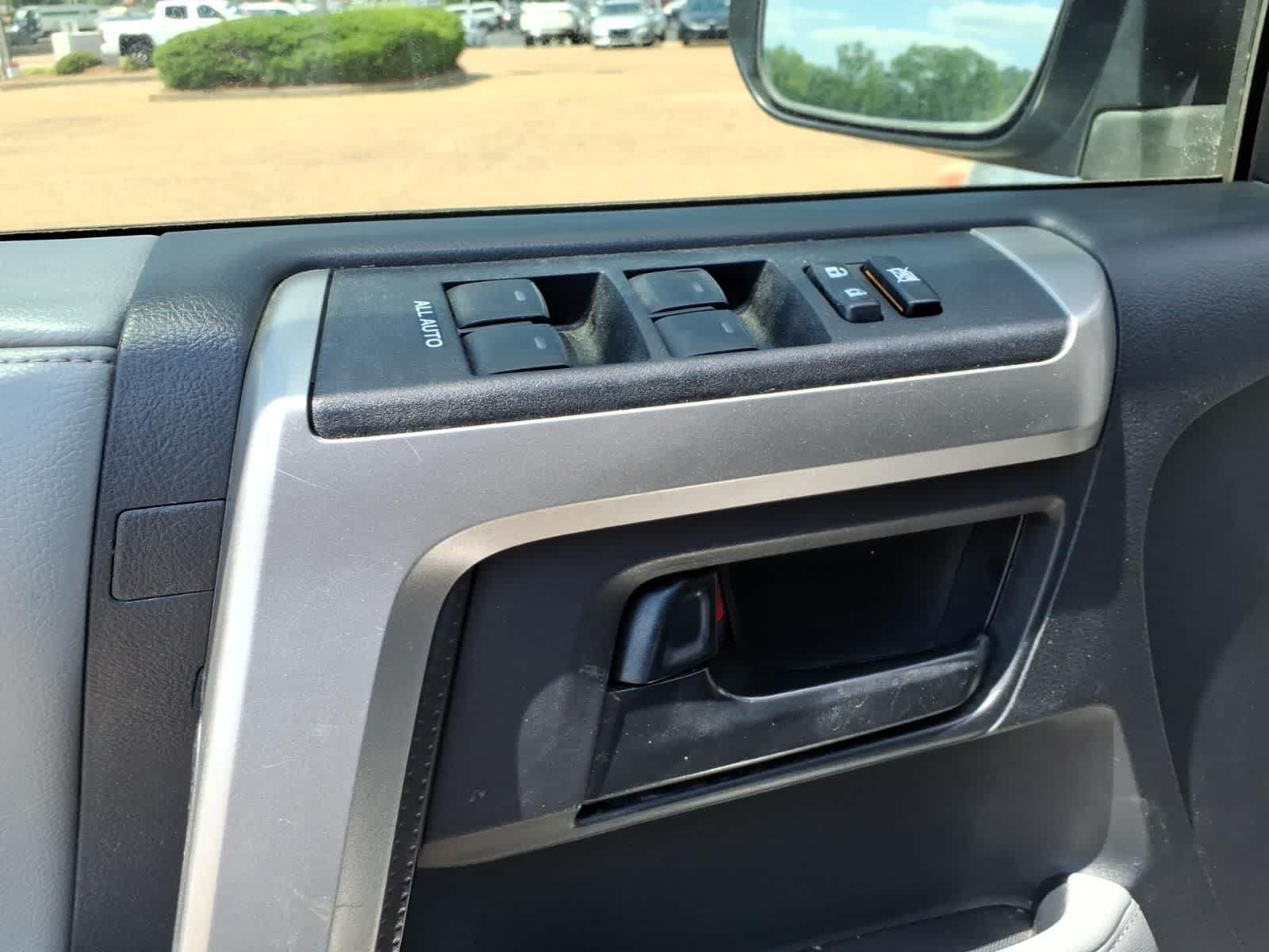Thumbnail: 2013 Toyota 4Runner - 13