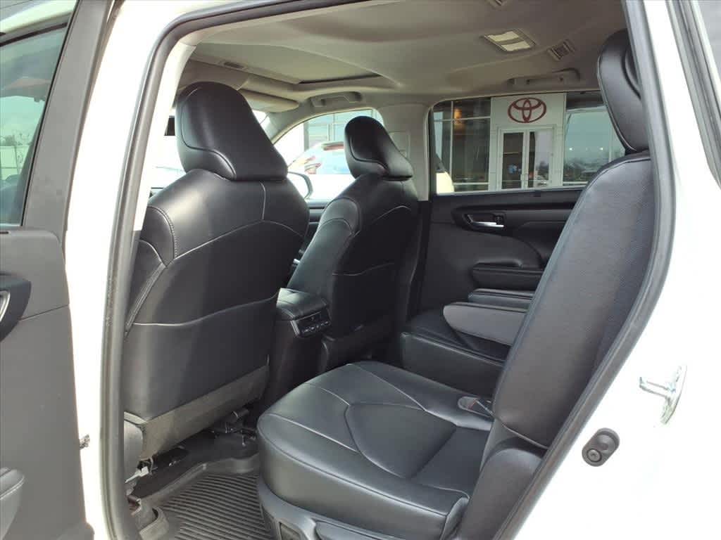 Thumbnail: 2021 Toyota Highlander - 29