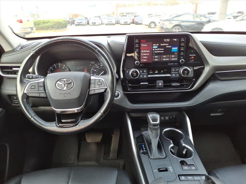 Thumbnail: 2021 Toyota Highlander - 10