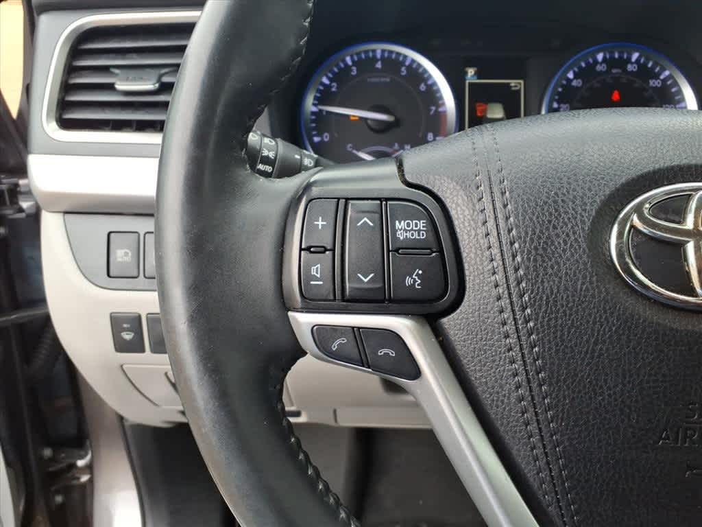 Thumbnail: 2019 Toyota Highlander - 15
