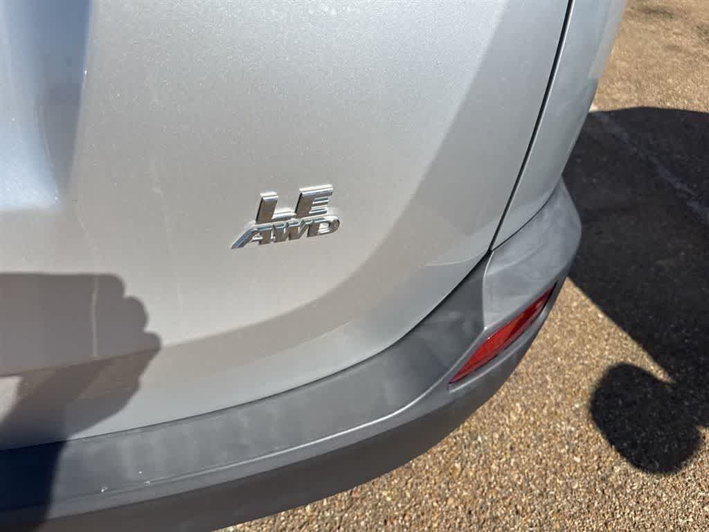 Thumbnail: 2015 Toyota RAV4 - 11