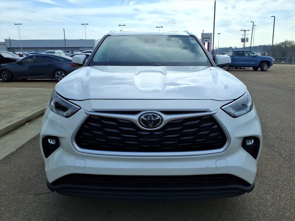 Thumbnail: 2021 Toyota Highlander - 2