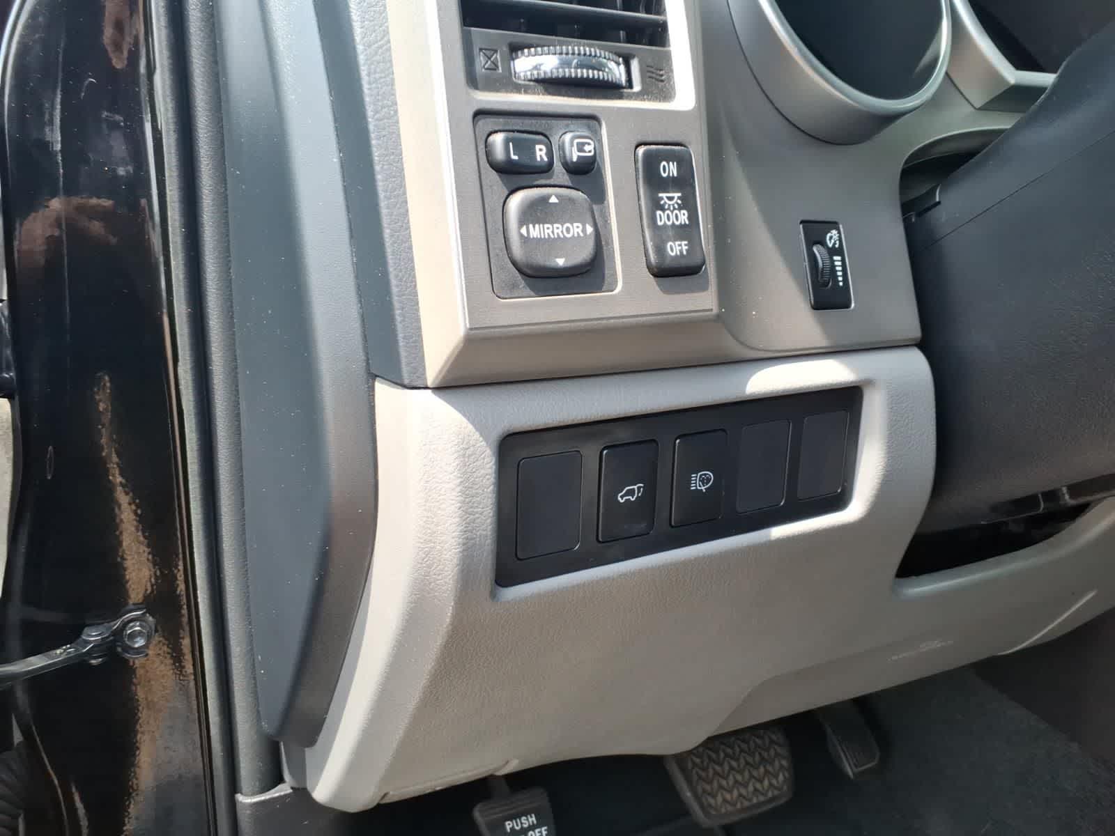 Thumbnail: 2014 Toyota Sequoia - 13