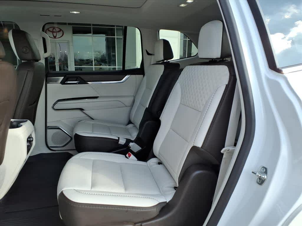 Thumbnail: 2025 GMC Acadia - 28