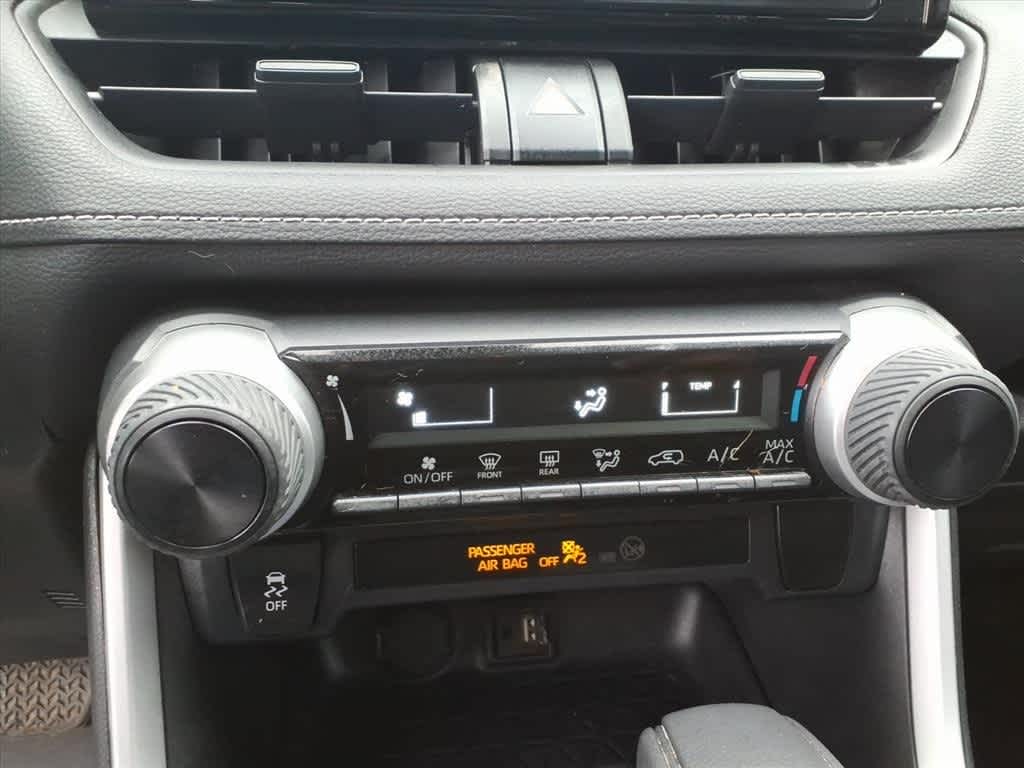 Thumbnail: 2019 Toyota RAV4 - 19