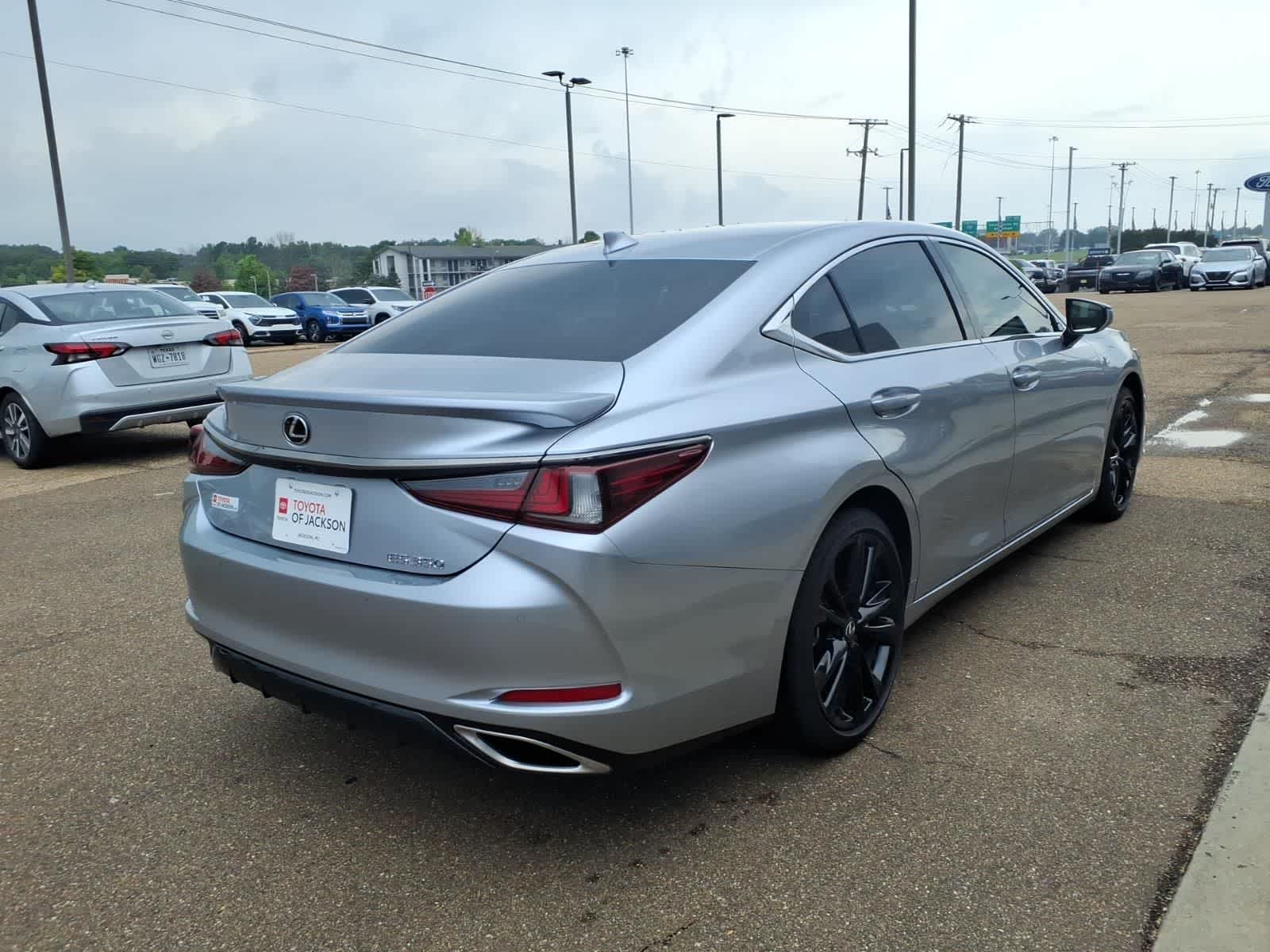Thumbnail: 2022 Lexus ES - 5