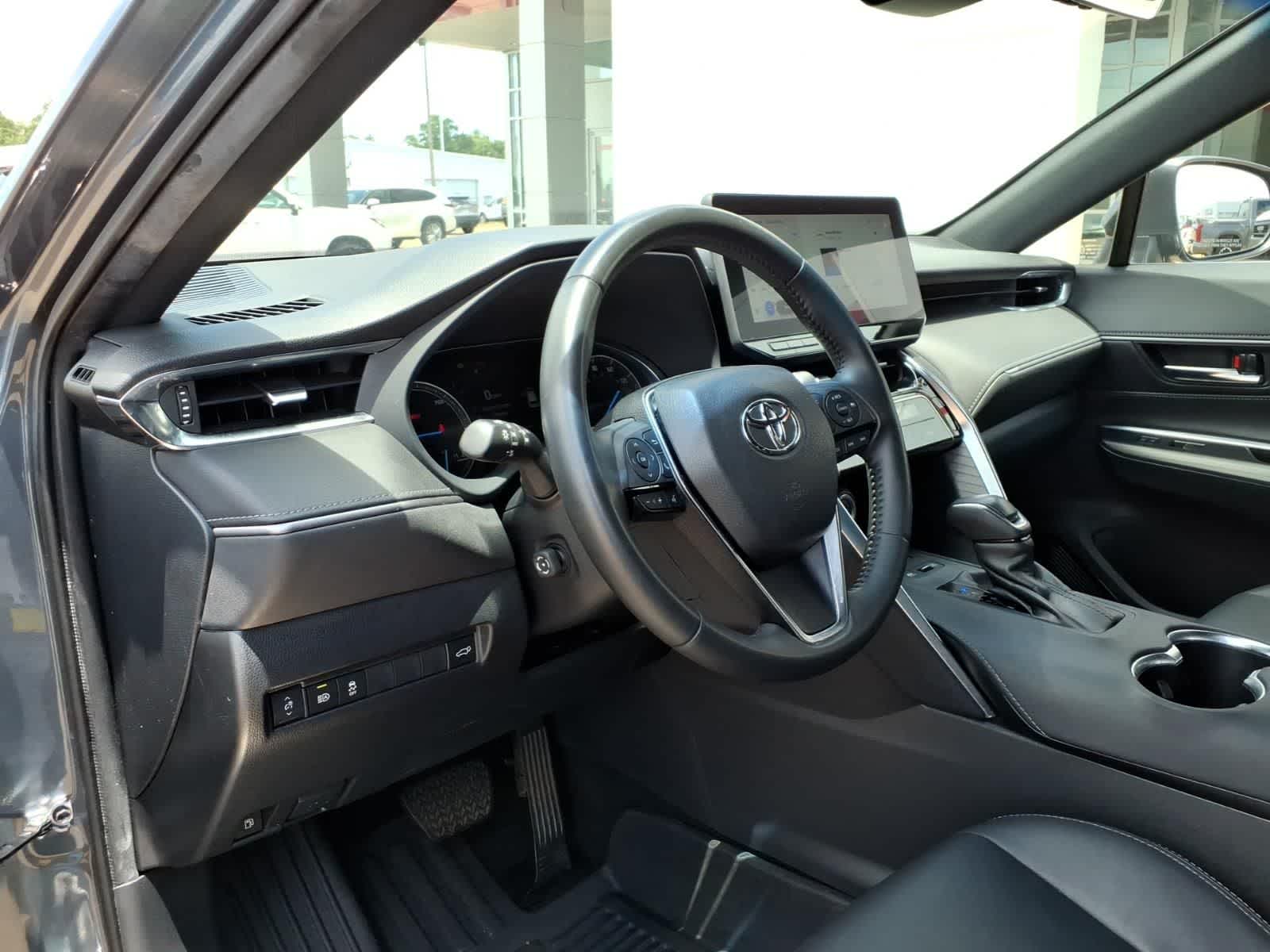 Thumbnail: 2023 Toyota Venza - 11