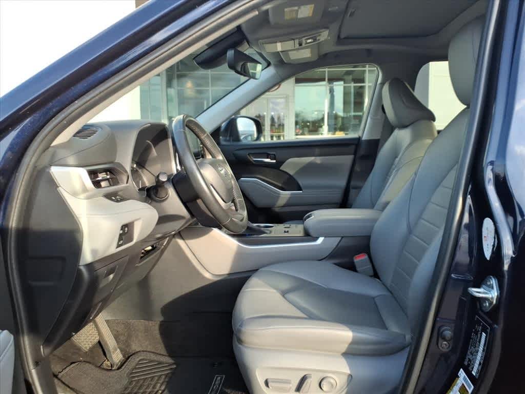 Thumbnail: 2023 Toyota Highlander - 25