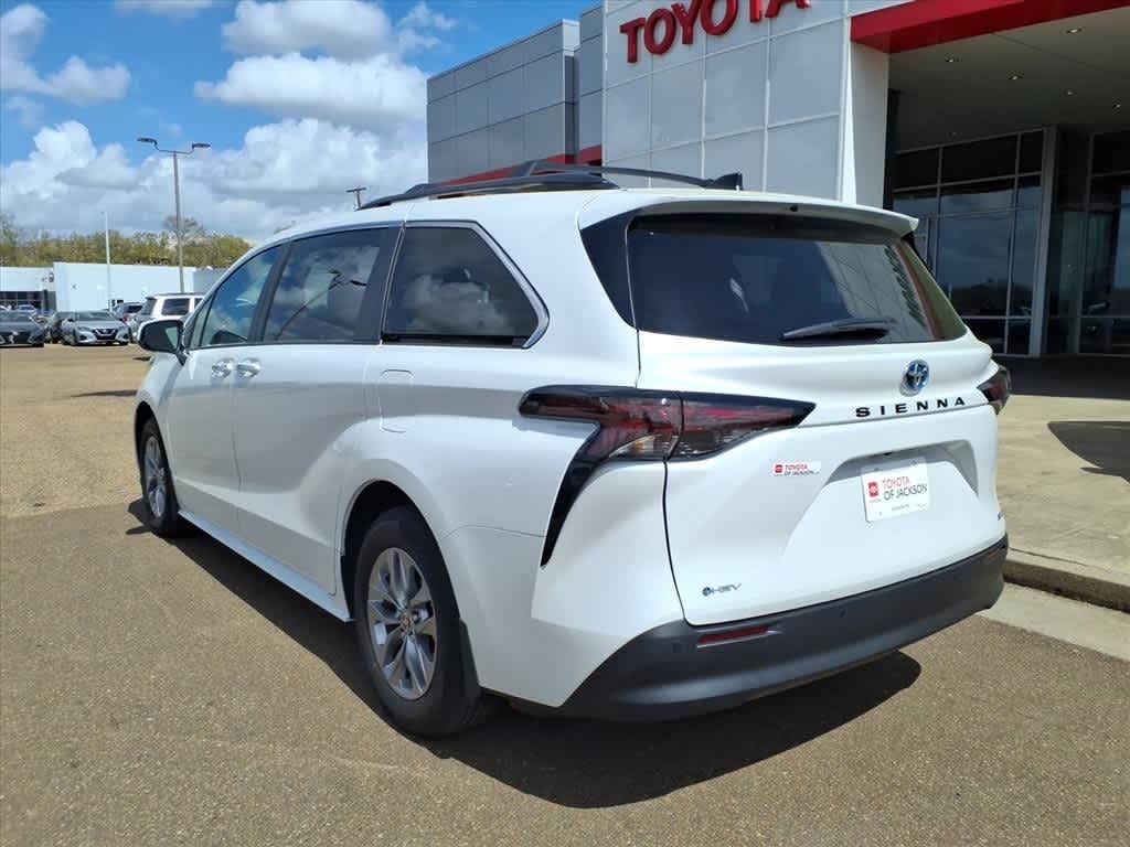Thumbnail: 2025 Toyota Sienna - 7