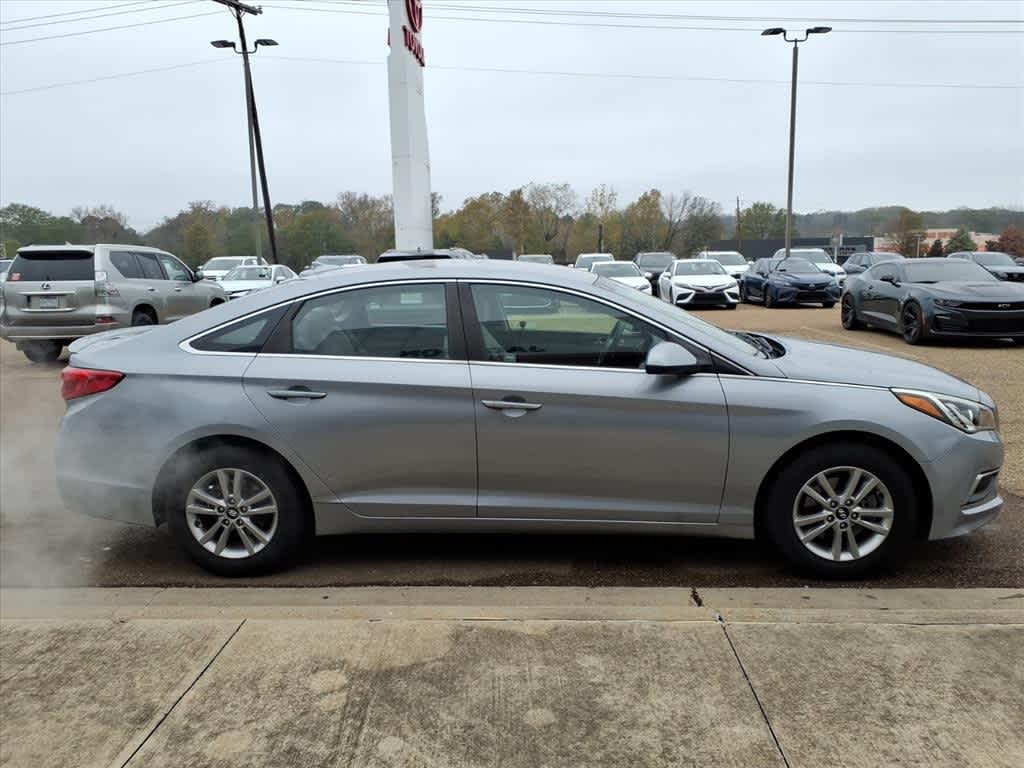 Thumbnail: 2016 Hyundai Sonata - 4