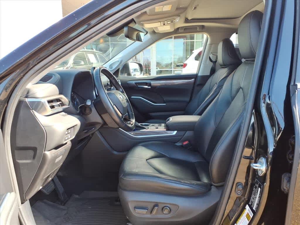 Thumbnail: 2020 Toyota Highlander - 25