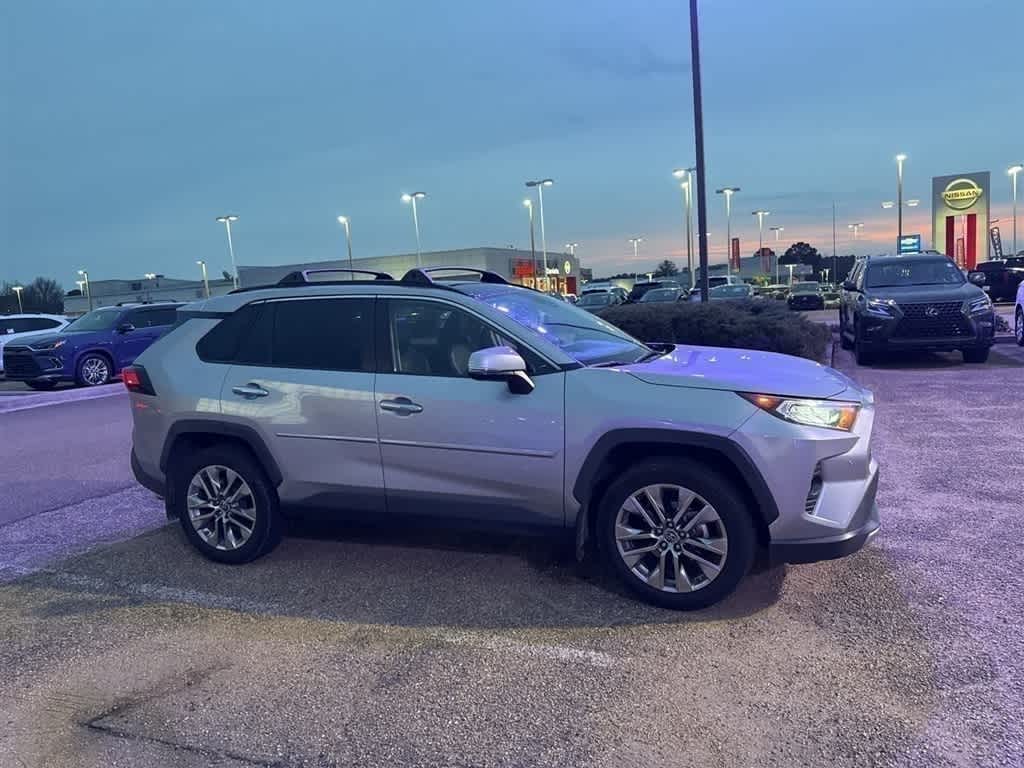 Thumbnail: 2019 Toyota RAV4 - 3