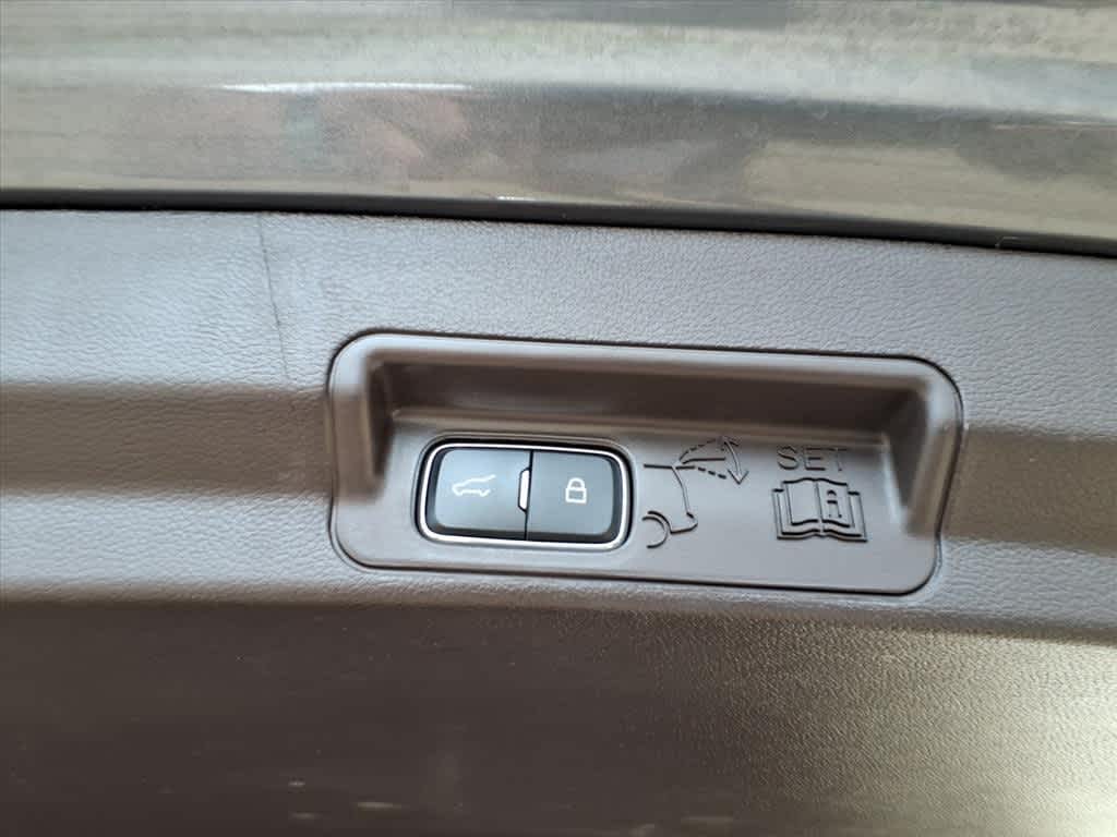 Thumbnail: 2022 Ford Explorer - 9