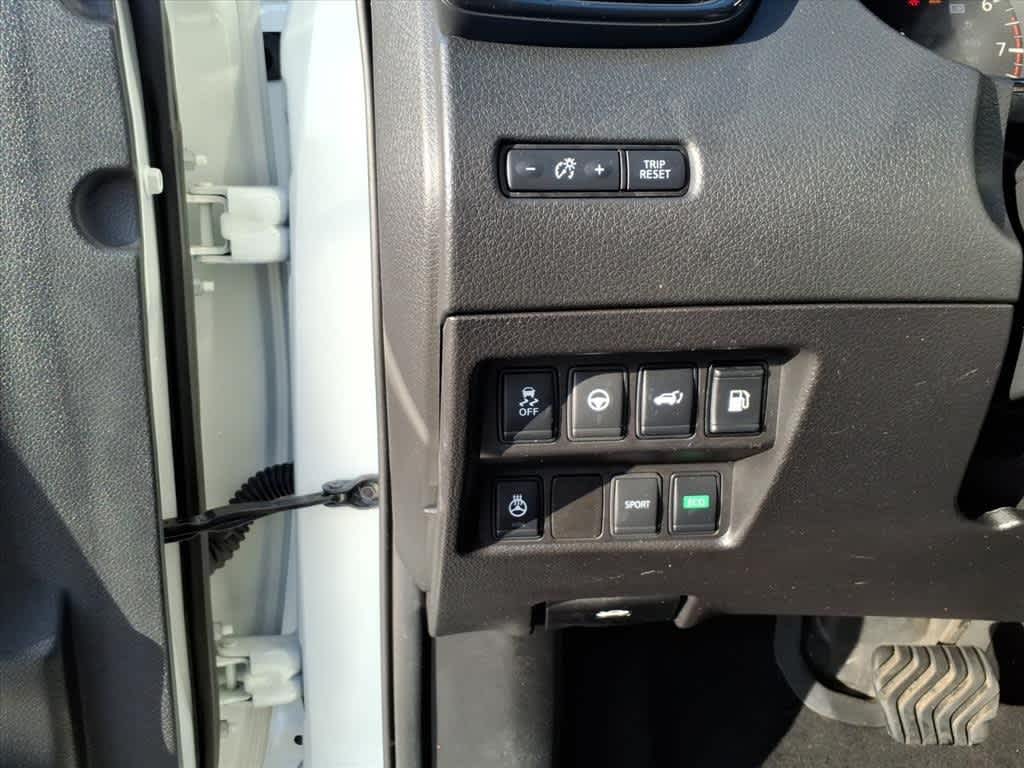 Thumbnail: 2018 Nissan Rogue - 14