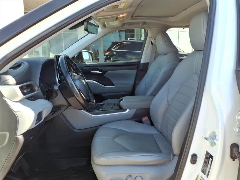 Thumbnail: 2021 Toyota Highlander - 26