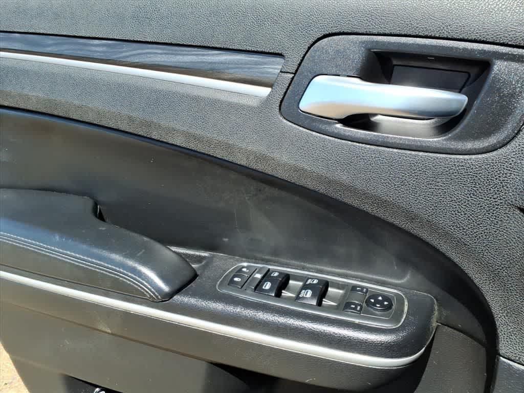 Thumbnail: 2019 Chrysler 300 - 12