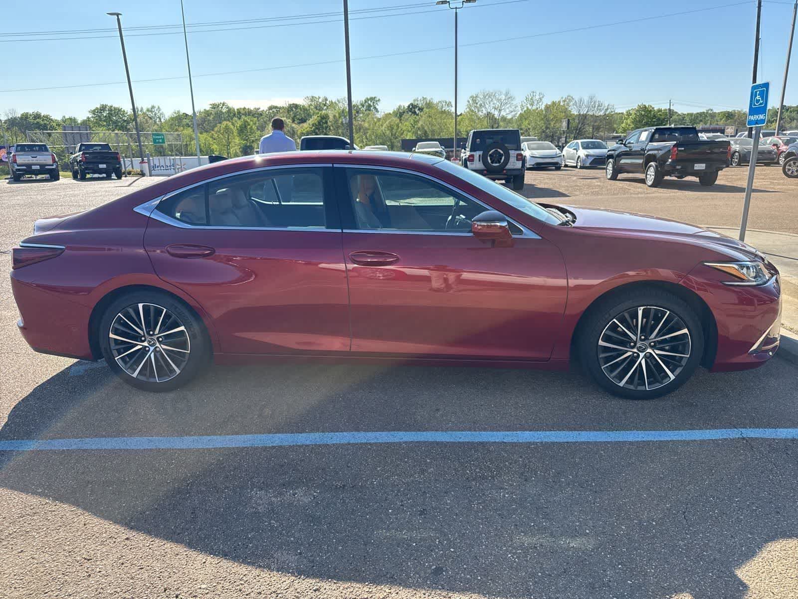 Thumbnail: 2023 Lexus ES - 3