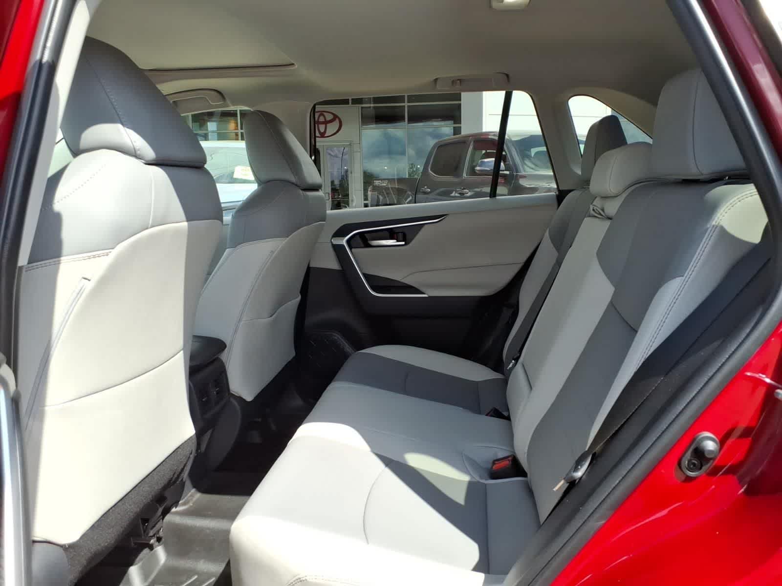 Thumbnail: 2025 Toyota RAV4 - 28