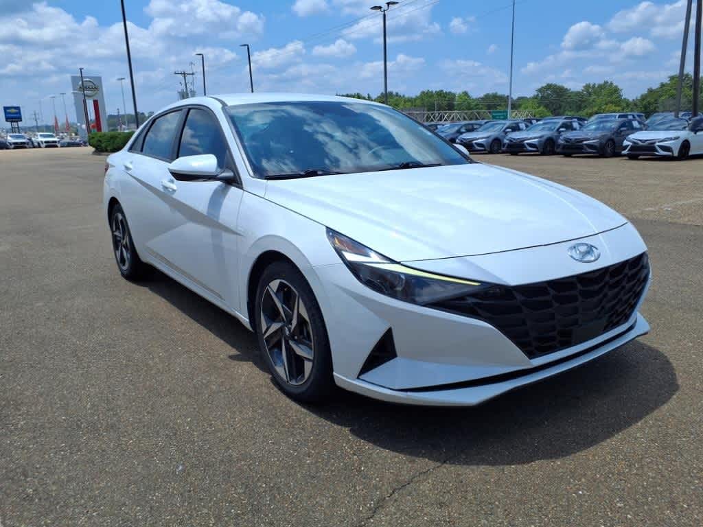 Thumbnail: 2023 Hyundai Elantra - 3