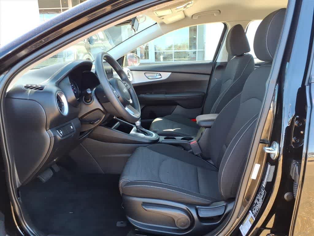 Thumbnail: 2023 Kia Forte - 24