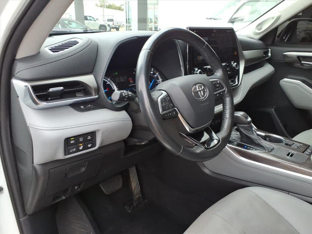 Thumbnail: 2021 Toyota Highlander - 11