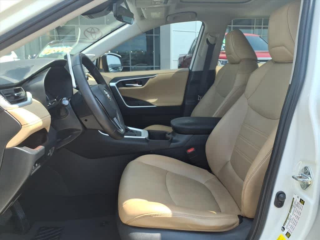 Thumbnail: 2022 Toyota RAV4 - 25