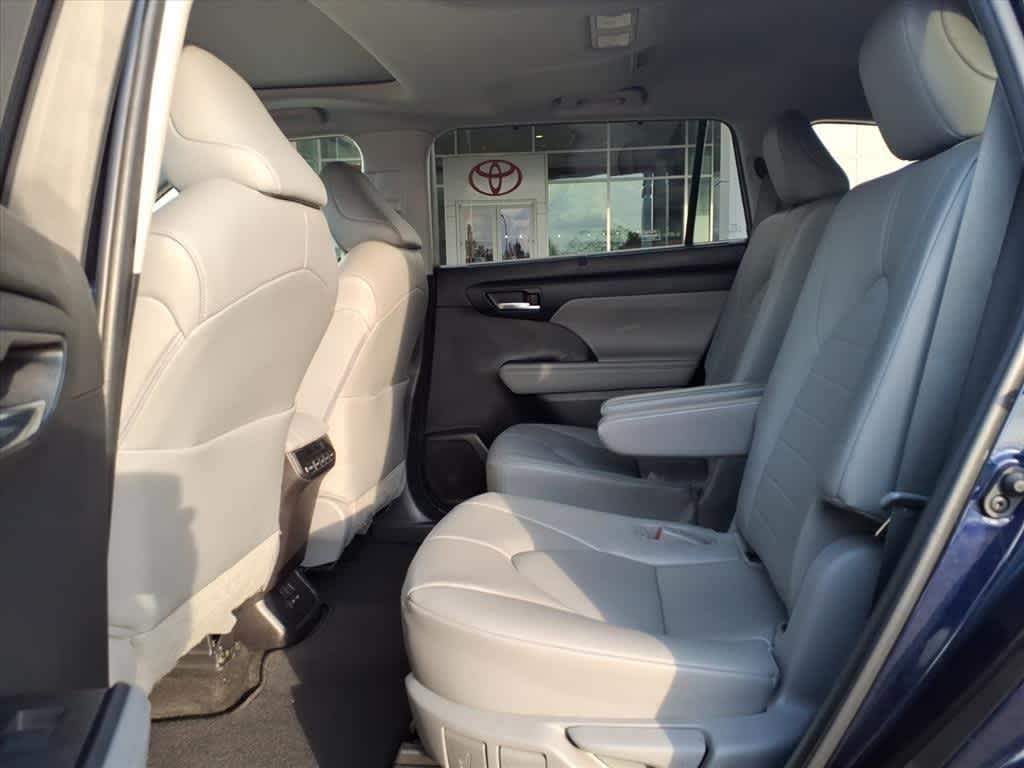 Thumbnail: 2023 Toyota Highlander - 28