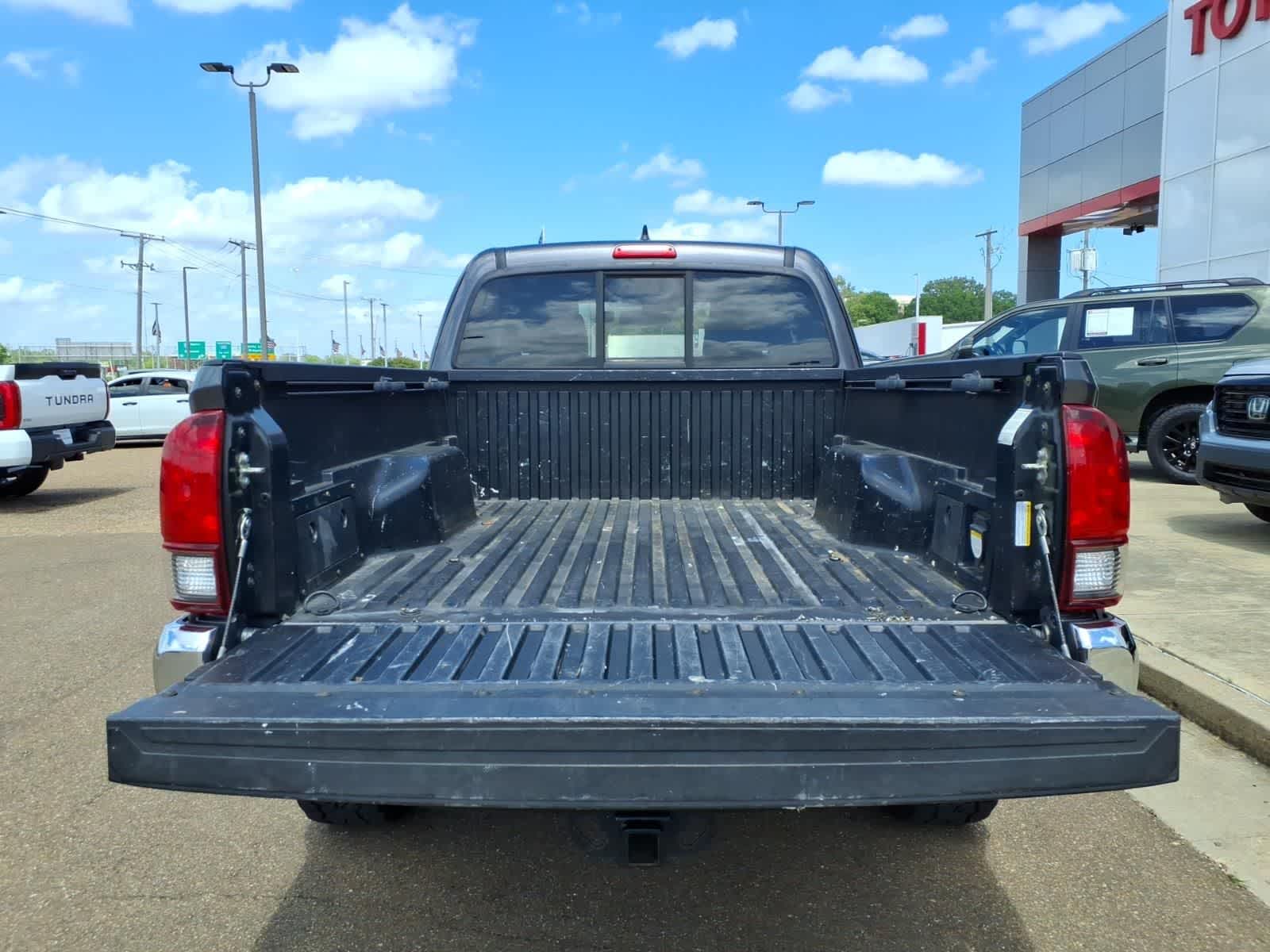 Thumbnail: 2018 Toyota Tacoma - 9