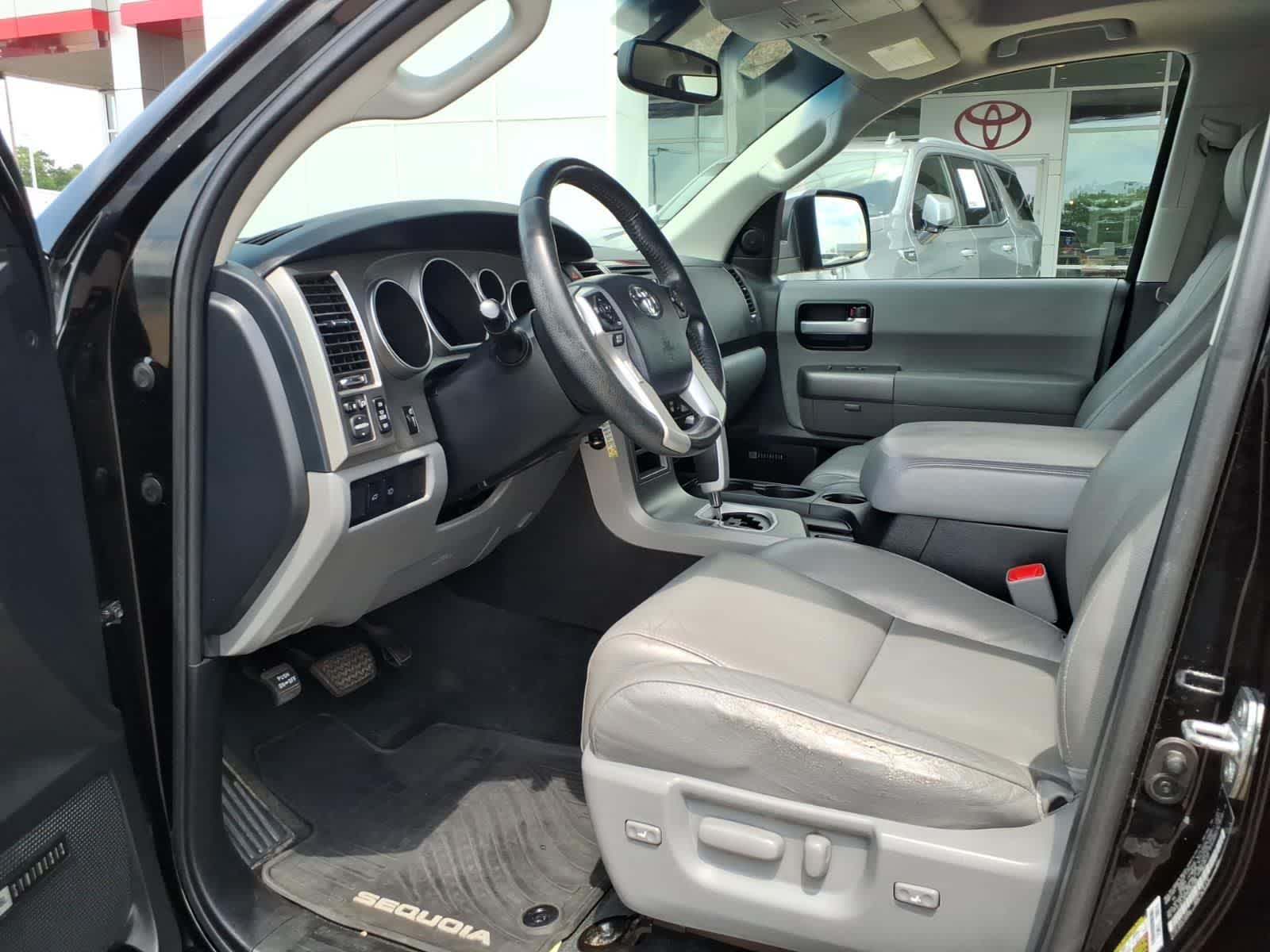 Thumbnail: 2014 Toyota Sequoia - 25
