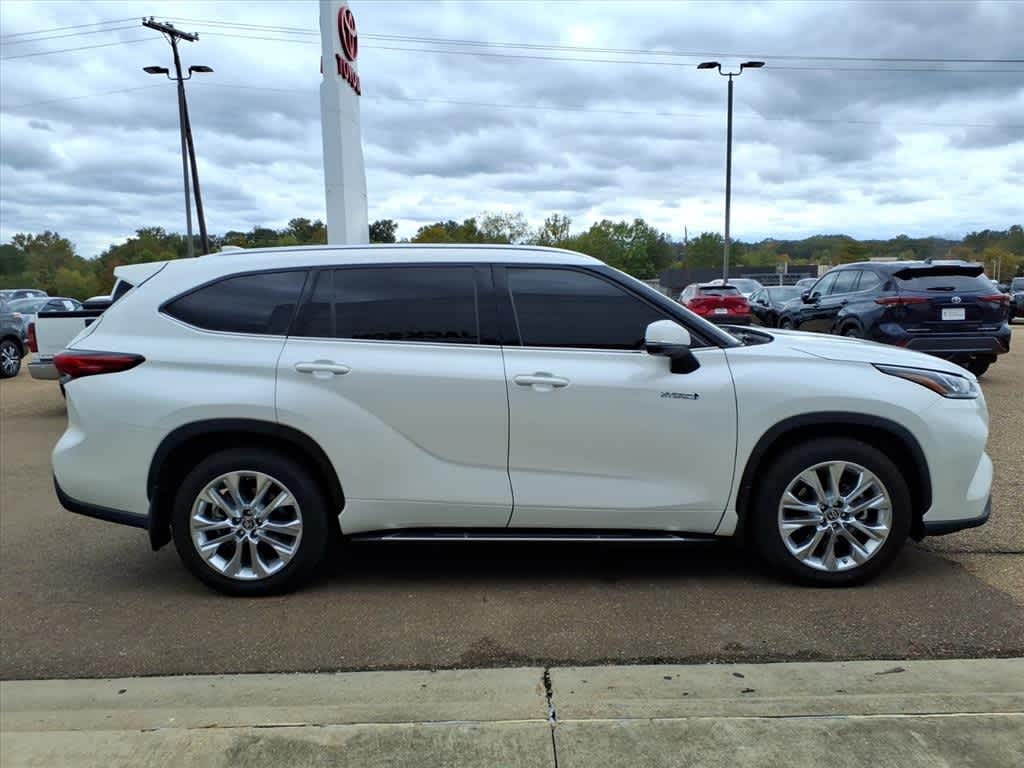 Thumbnail: 2021 Toyota Highlander - 4