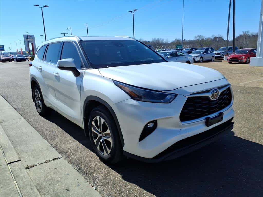 Thumbnail: 2021 Toyota Highlander - 3