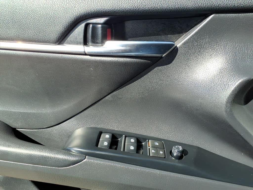 Thumbnail: 2019 Toyota Camry - 12