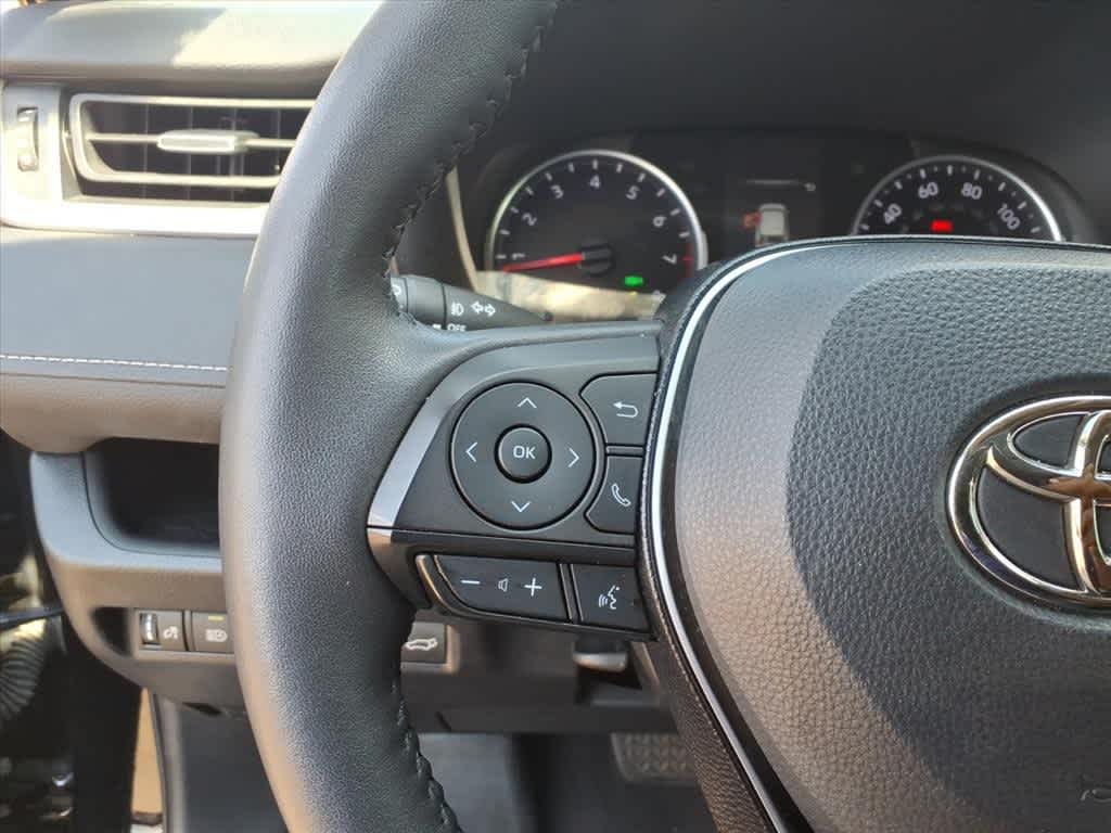 Thumbnail: 2021 Toyota RAV4 - 15