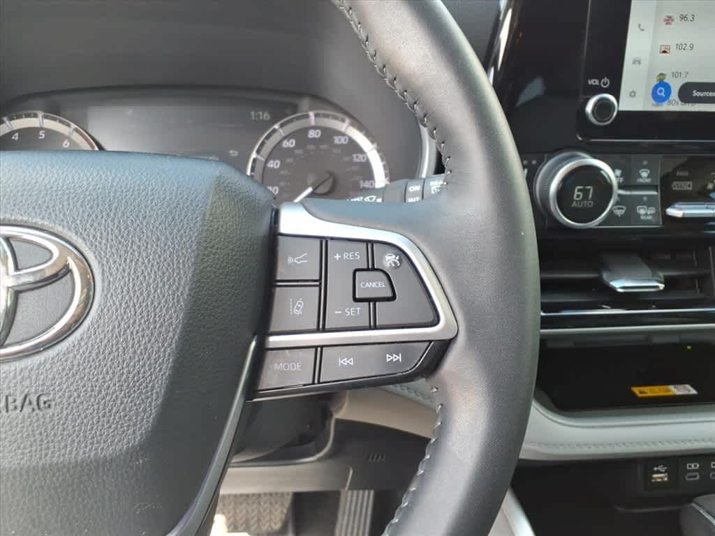 Thumbnail: 2024 Toyota Highlander - 16
